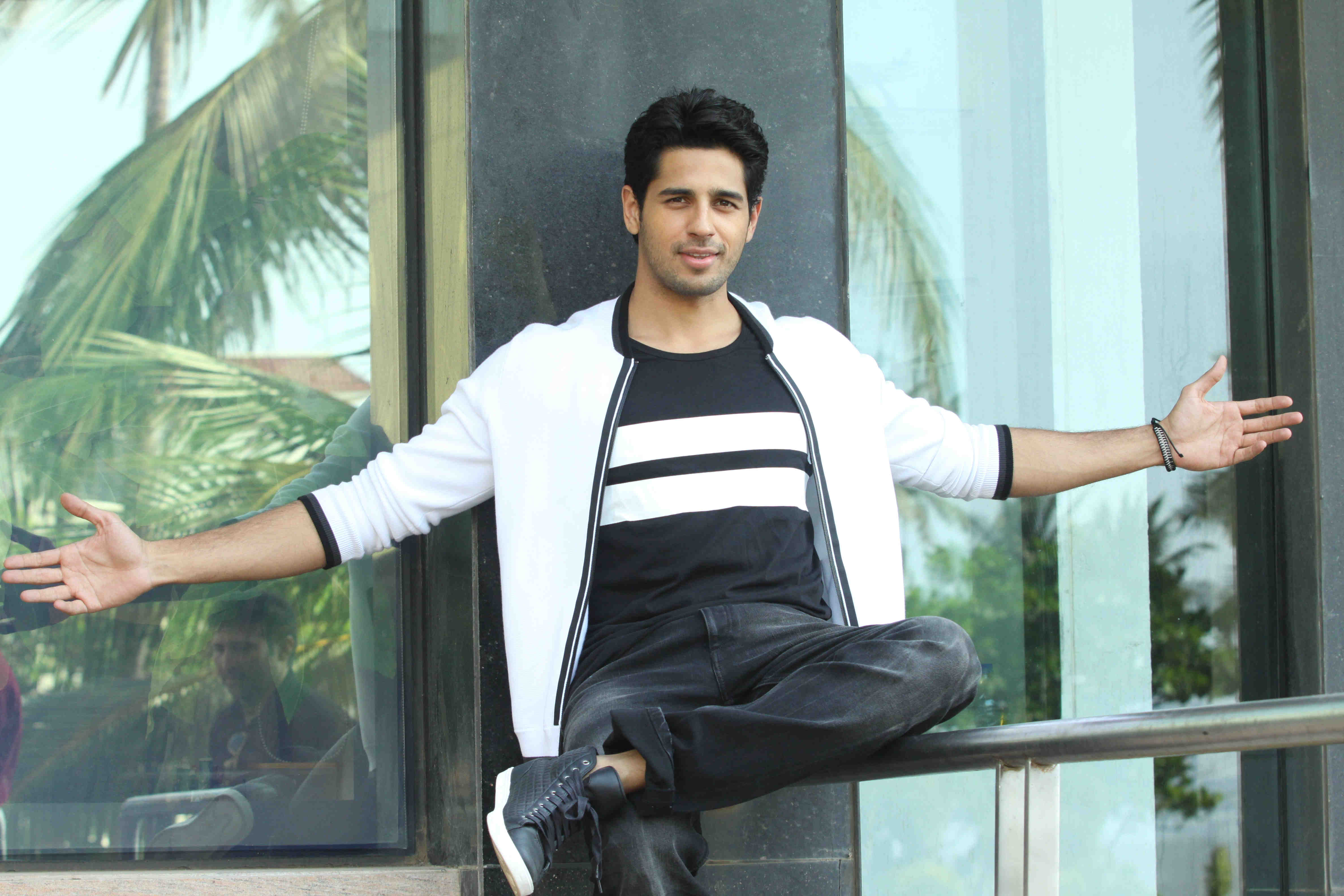 Sidharth Malhotra Photos Images Wallpapers Pics Download