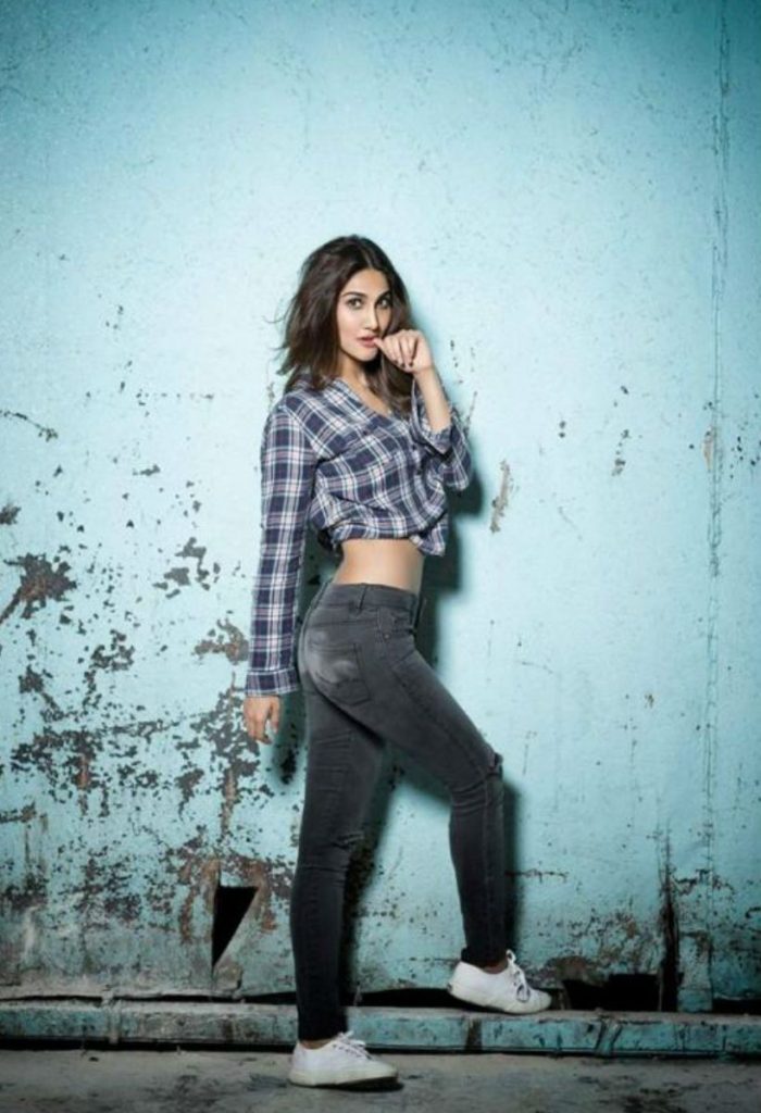 Vaani Kapoor Beautiful Images In Jeans Top