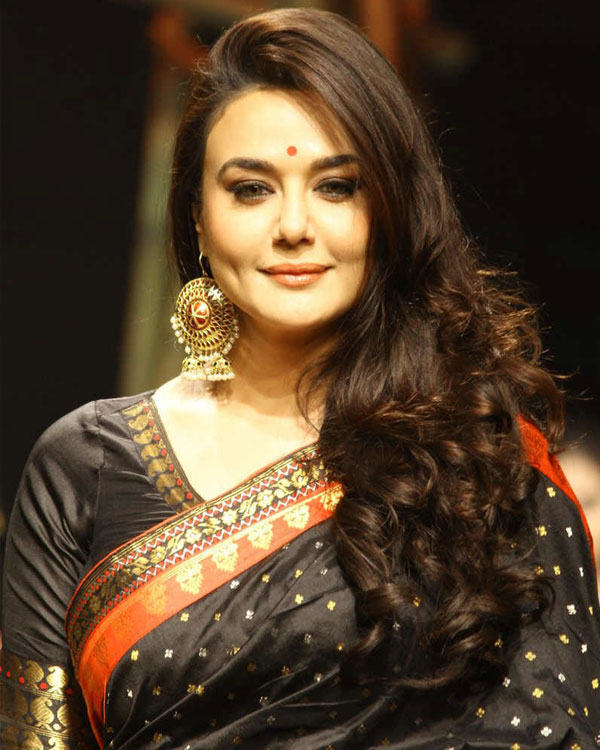 30+ Preity Zinta Hot Latest New HD Images Downloads