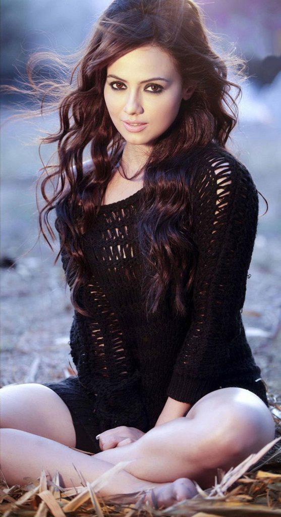 Sana Khan Hot & Latest Hair Style Pics