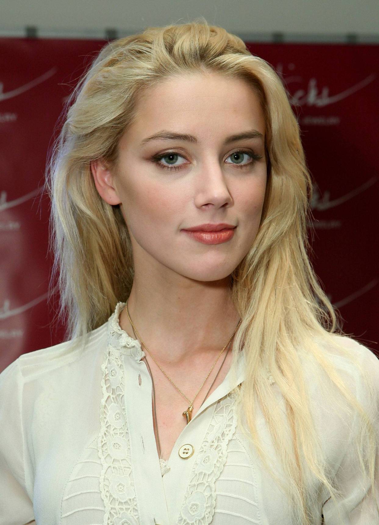 Amber Heard Hot Looking Spicy Photoshoot HD Wallpapers