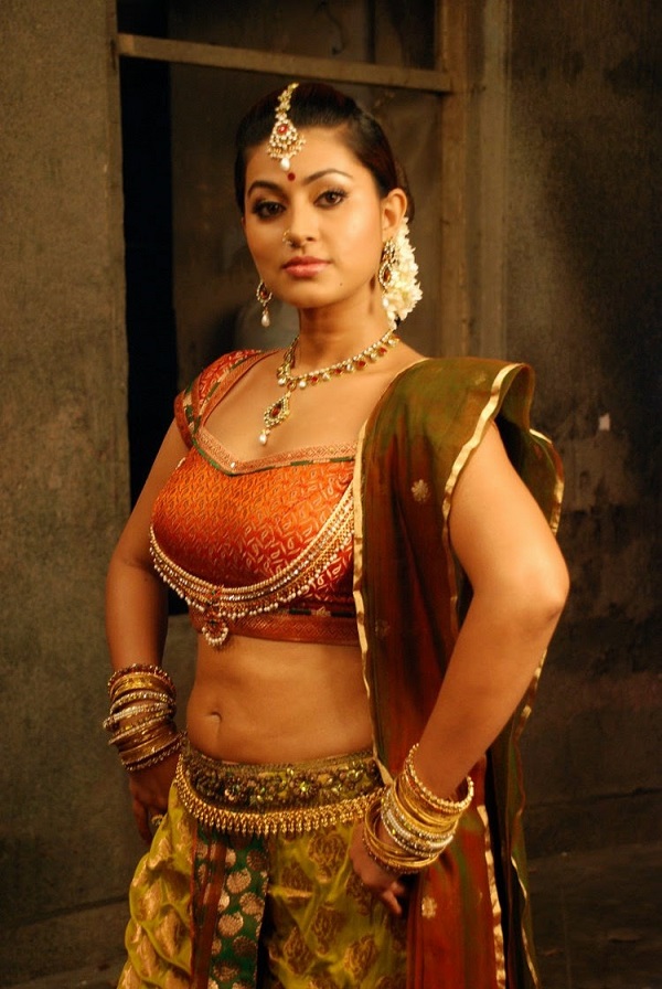 Sneha Hot Navel Showing Images