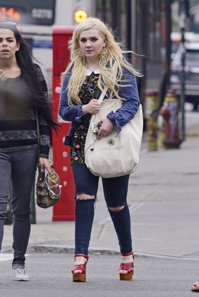 Abigail Breslin Images In Jeans Top