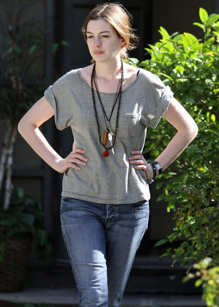 Anne Hathaway Beautiful Photoshoots In Jeans Top
