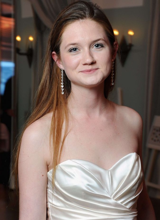 Bonnie Wright Hot Boobs Showing Images