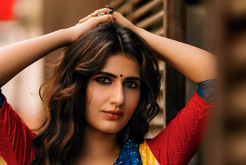 Fatima Sana Shaikh Hot Navel In Short Clothes Pictures