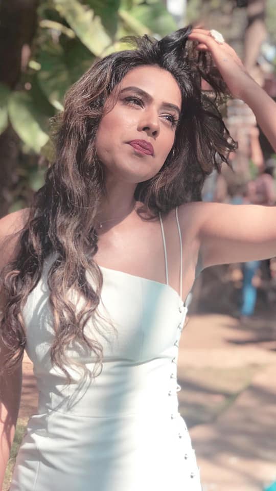 Nia Sharma Latest Hair Style Wallpapers