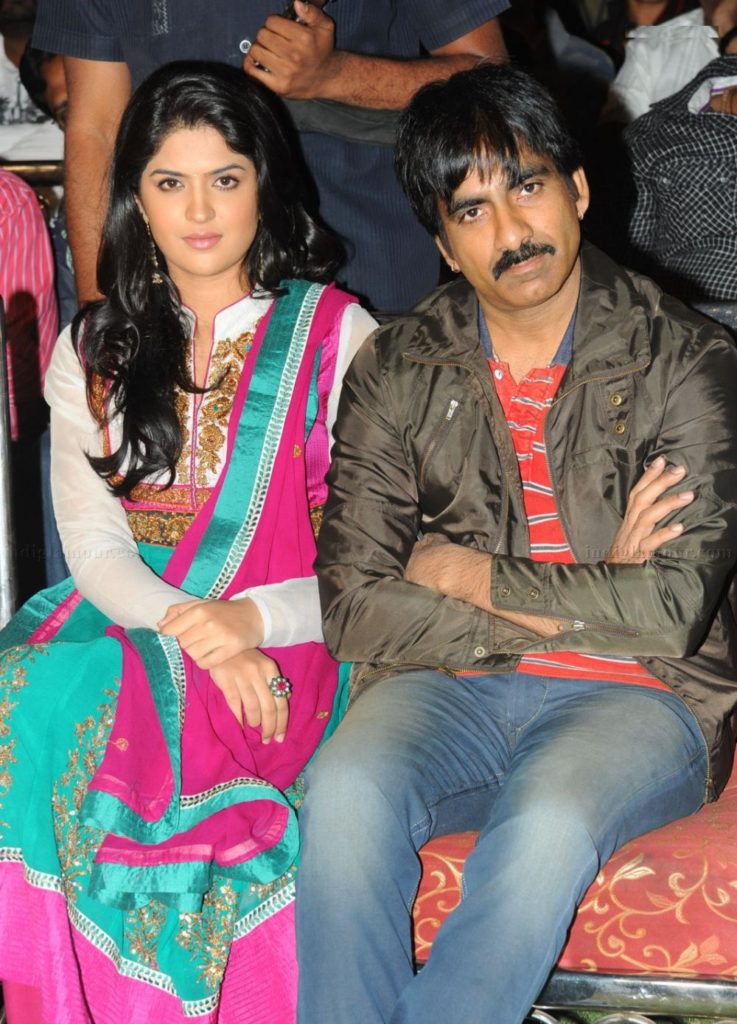 Ravi Teja Unseen Wallpapers With His Wife