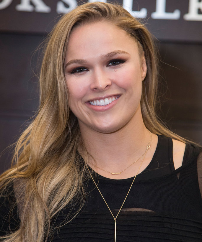 Ronda Rousey Sizzling Pictures At Award Show