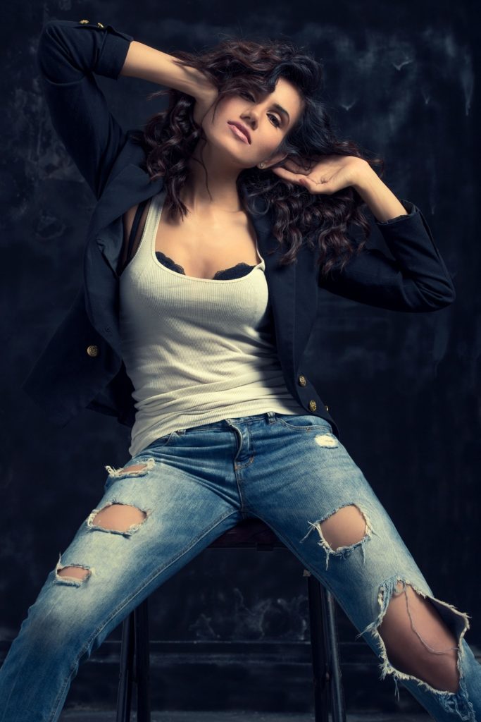Sonnalli Seygall Hot In Jeans Top Wallpapers