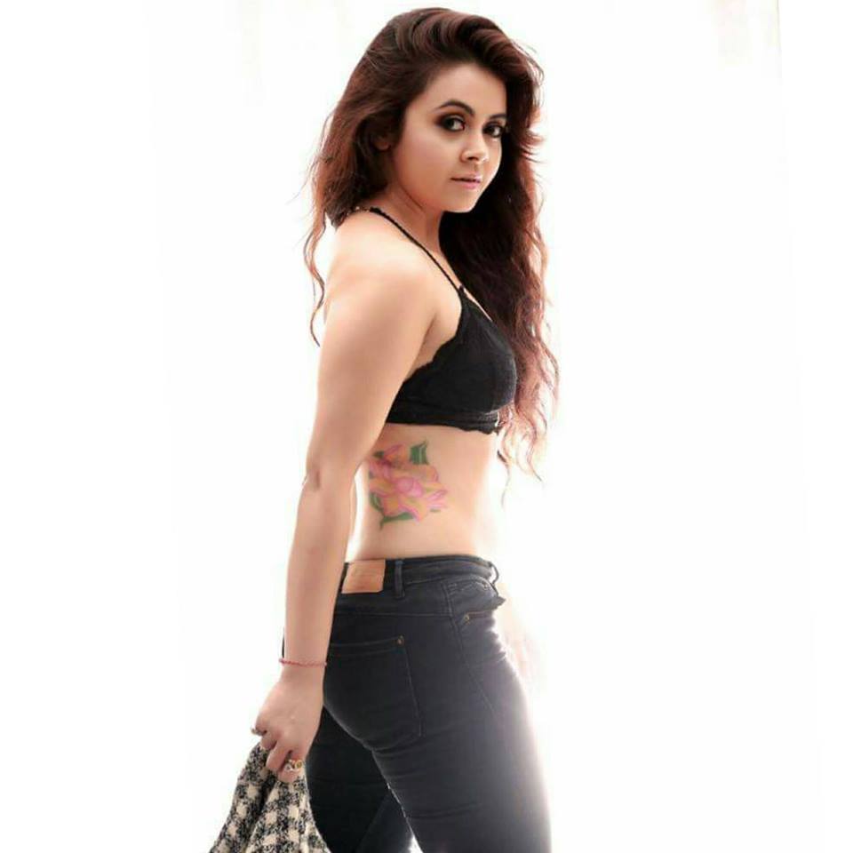 Devoleena Bhattacharjee Hot Images In Jeans Bra