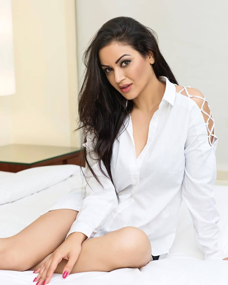 Maryam Zakaria Hot & Sexy Pictures Photoshoot