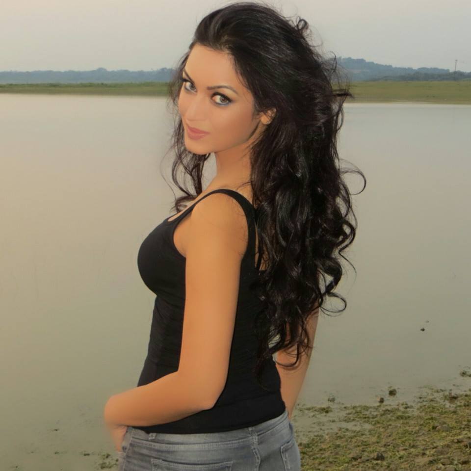 Maryam Zakaria Sexy Pics