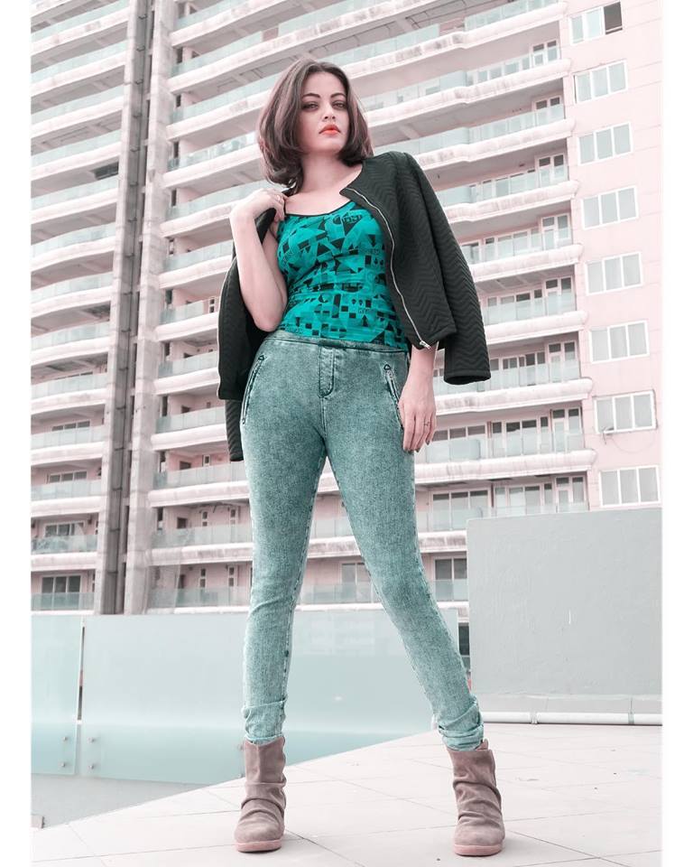 Sneha Ullal Hot Images In Jeans Top