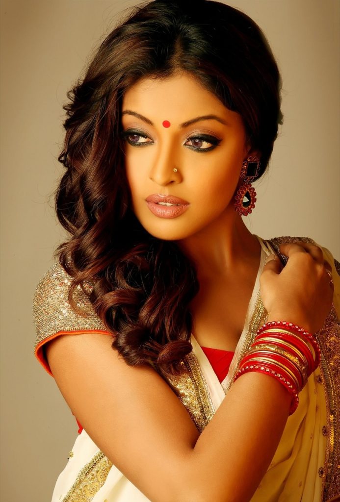 Tanushree Dutta Hot & Sexy Pictures In Saree