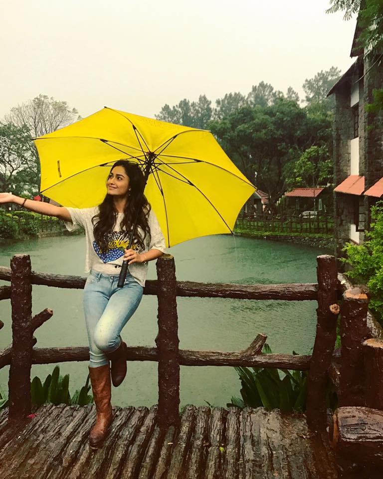 Tridha Choudhury Cute HD Pics With Umbrella