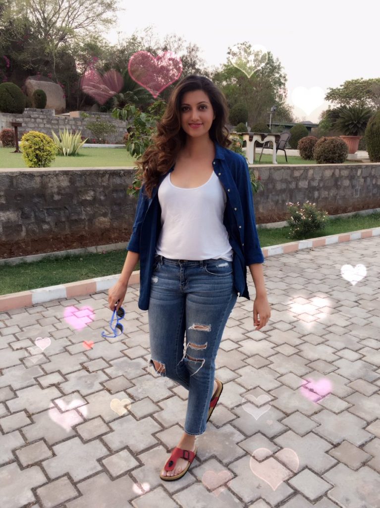Hamsa Nandini Hot & Sexy Pics In Jeans Top