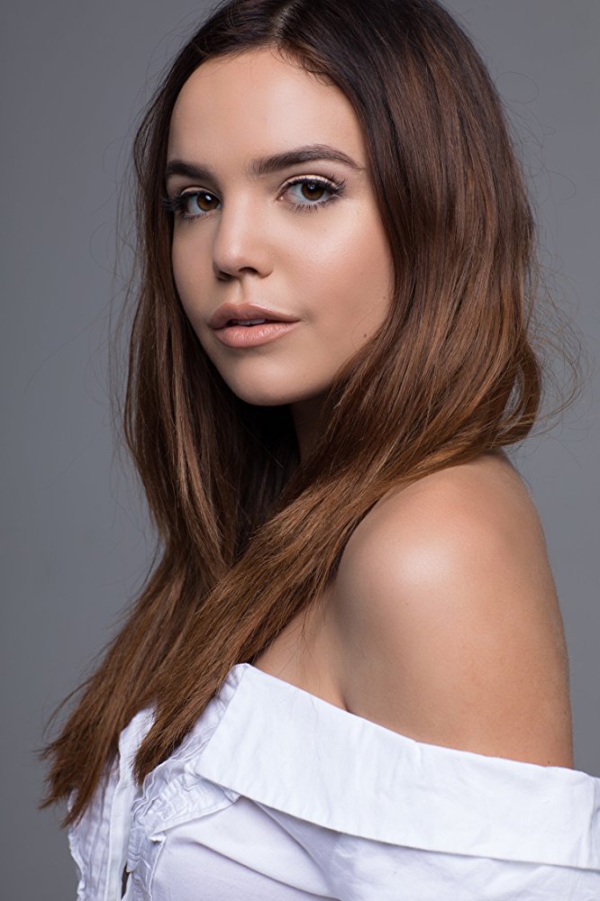 Bailee Madison Full HD Images