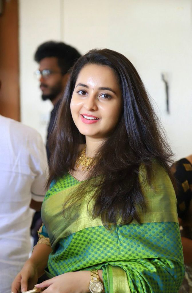 Bhama Hot Wallpapers In Saree