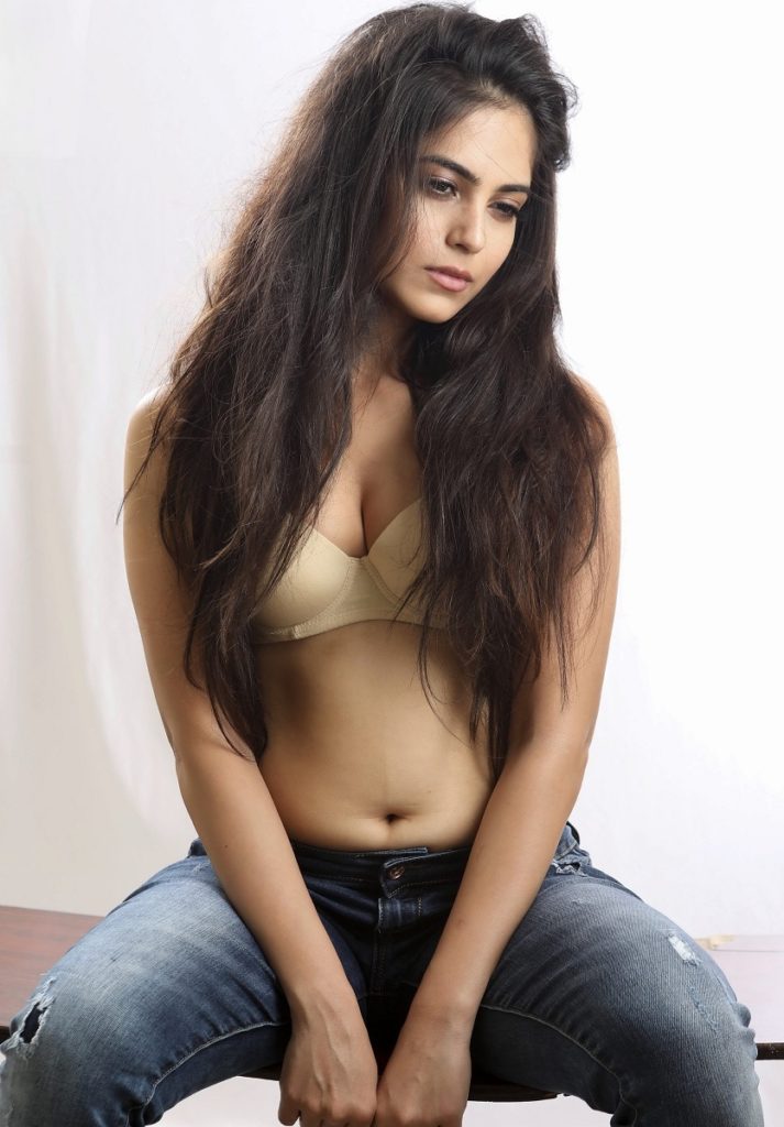 Naina Ganguly Navel Images In Jeans Bra