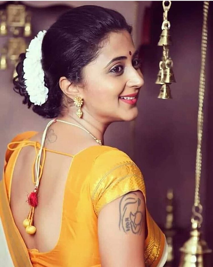 Kaniha In Backless Saree Images