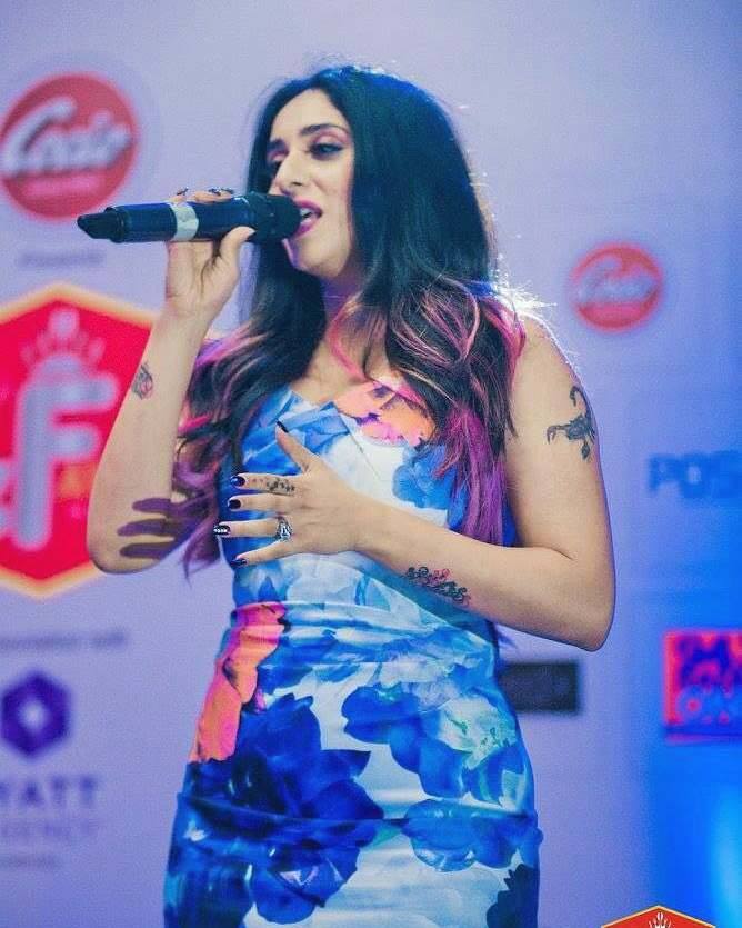 Neha Bhasin Singing Photos