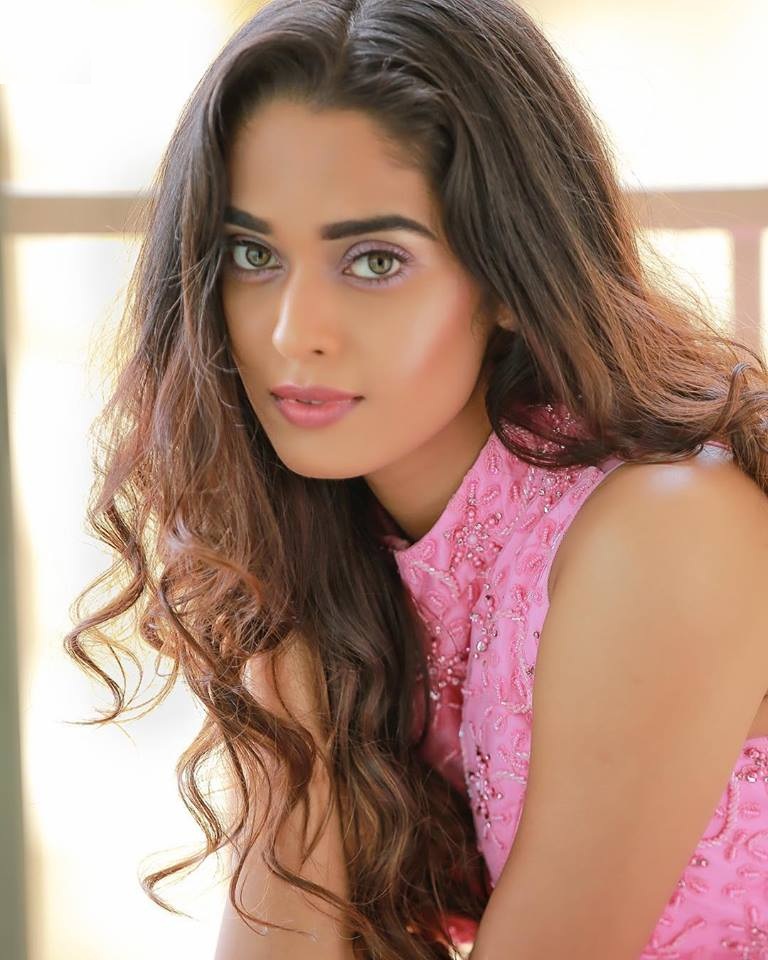 Neha Saxena Biography & Other Informations.