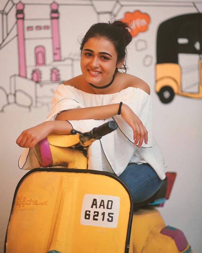 Shalini Pandey In Jeans Top HD Photos
