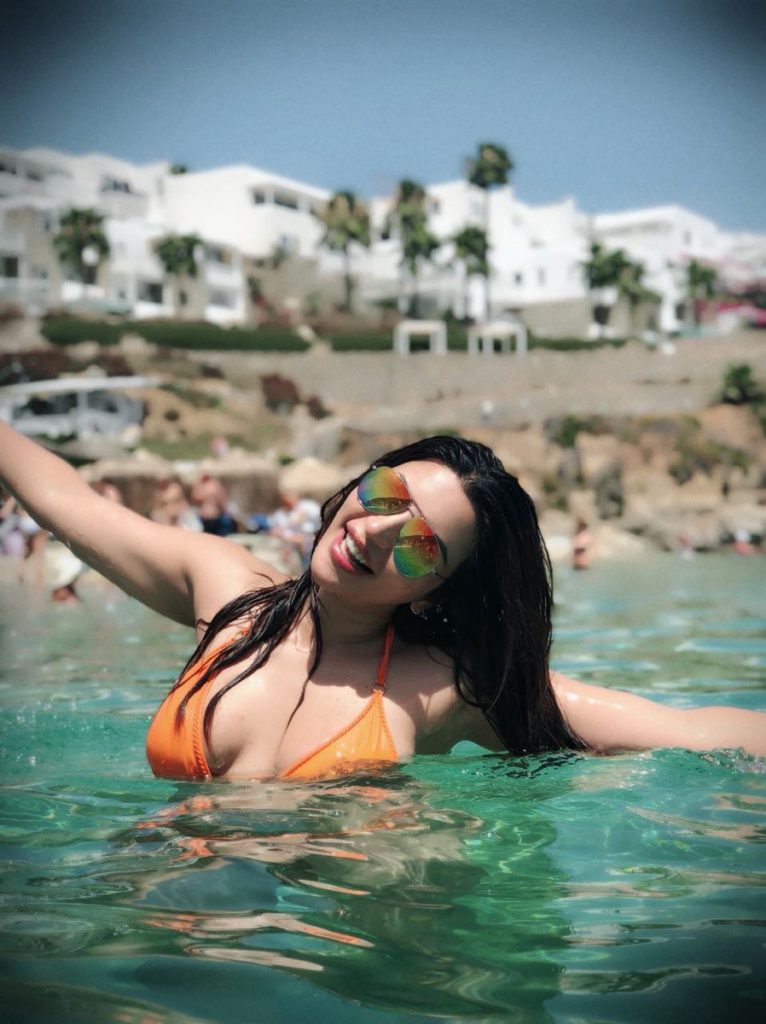 Shama Sikander HD Sexy Photos In Water