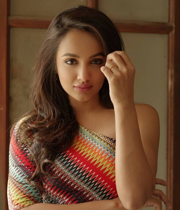 Tejaswi Madivada HD Wallpapers Gallery