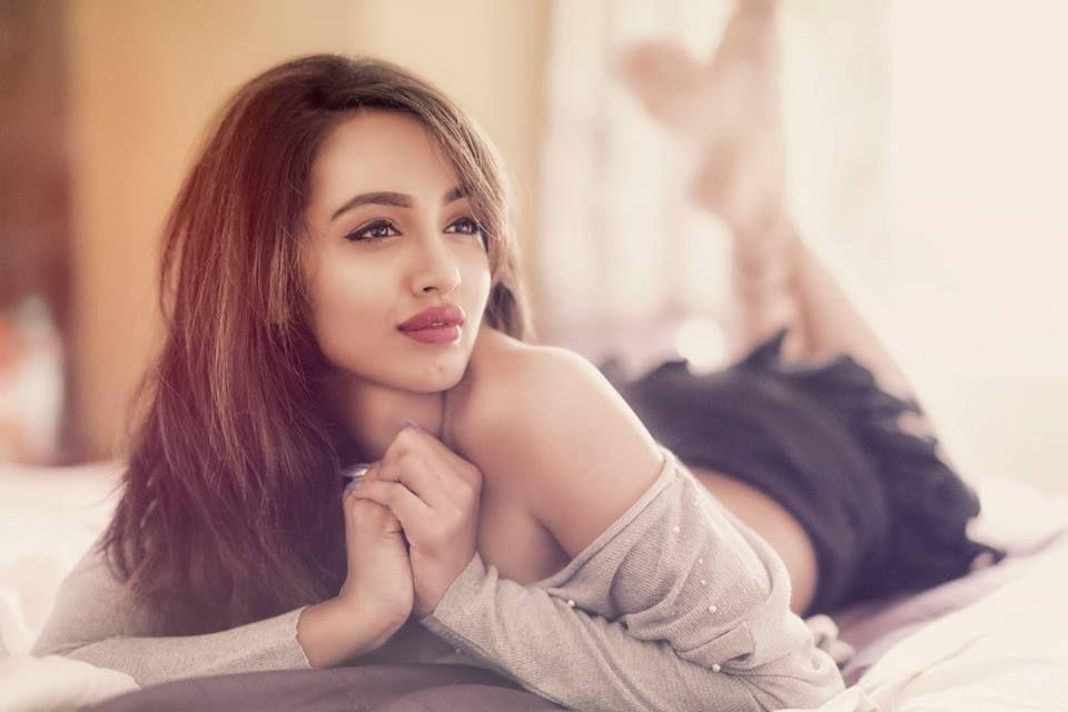 Tejaswi Madivada New Hair Style Pictures