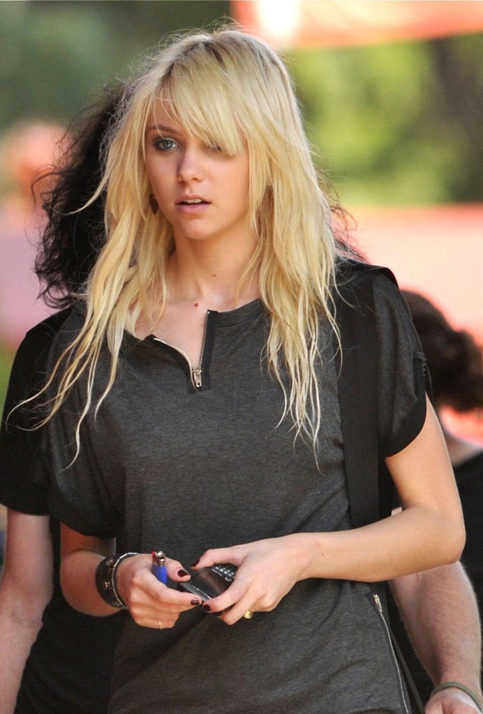 Taylor Momsen Hair Style Pics
