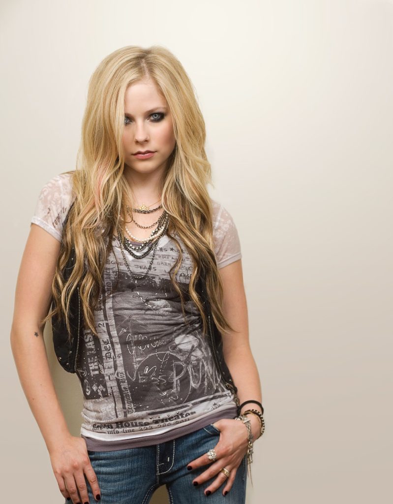 Avril-Lavigne-Jeans-Pics