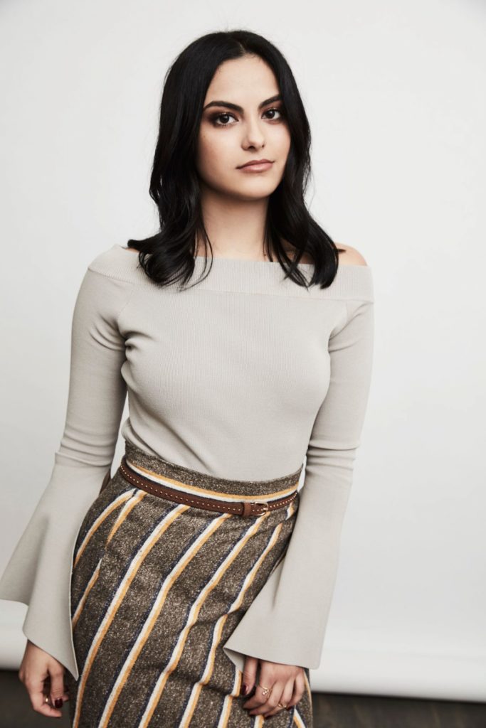 Camila-Mendes-Sexy-Eyes-Images