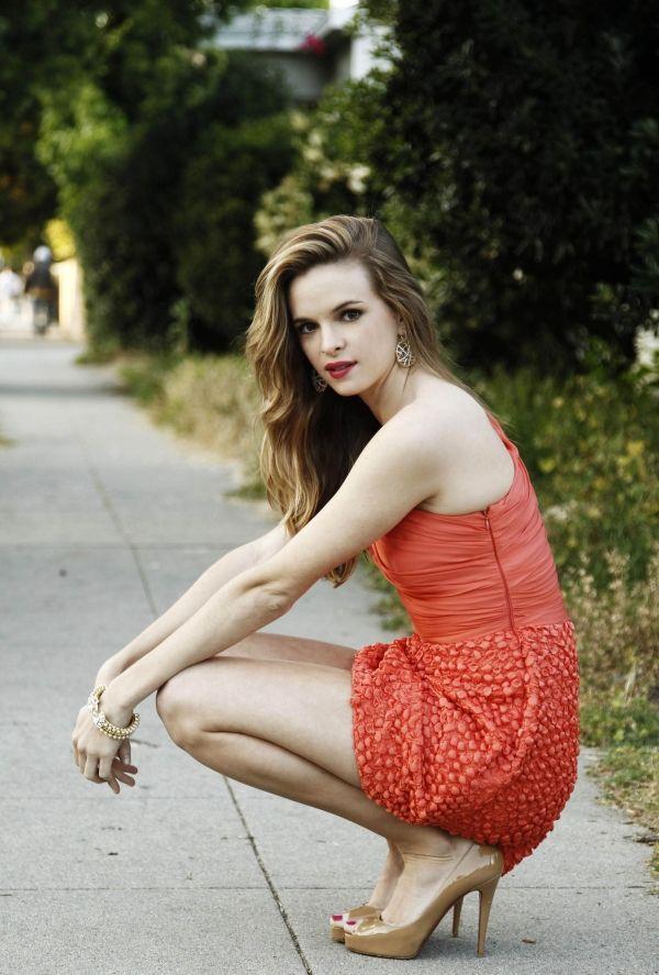 Danielle-Panabaker-Thighs-Pictures