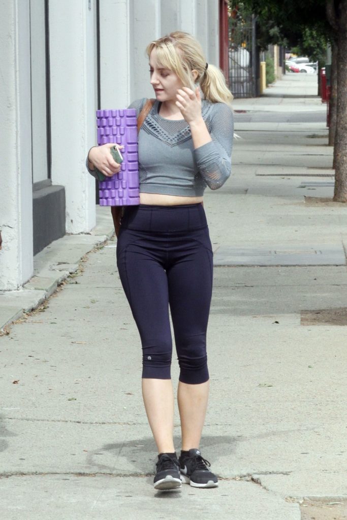 Evanna-Lynch-Workout-Images