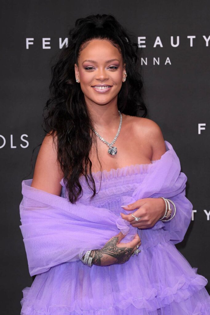 Rihanna Leggings Wallpapers