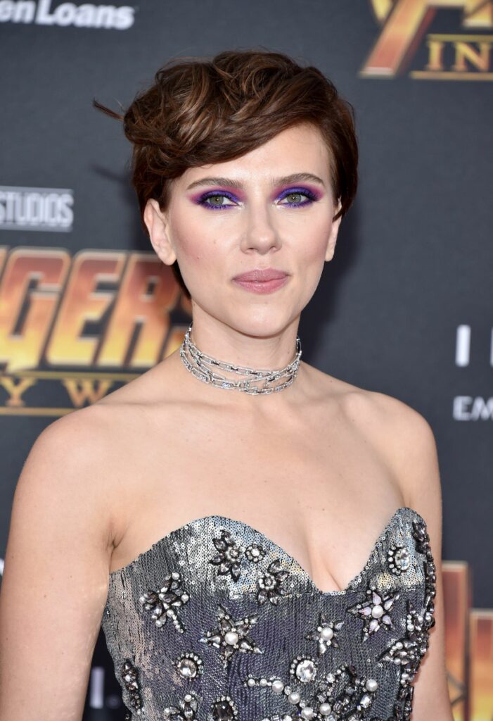 Scarlett Johansson Braless Pics