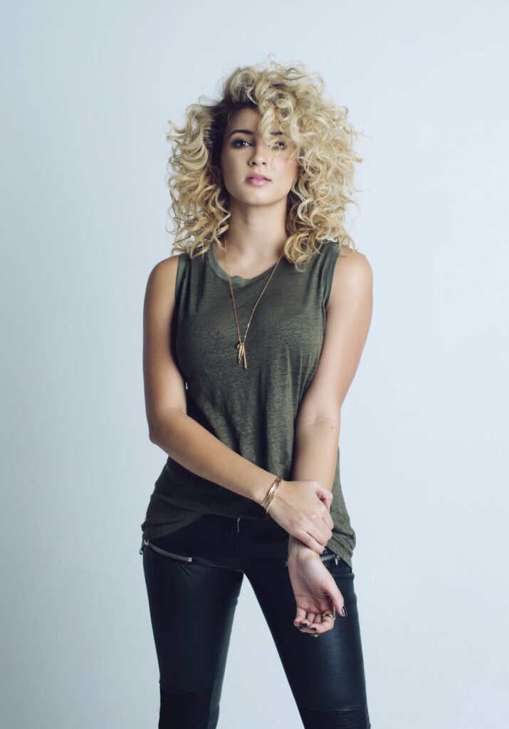 Tori Kelly Jeans Wallpapers