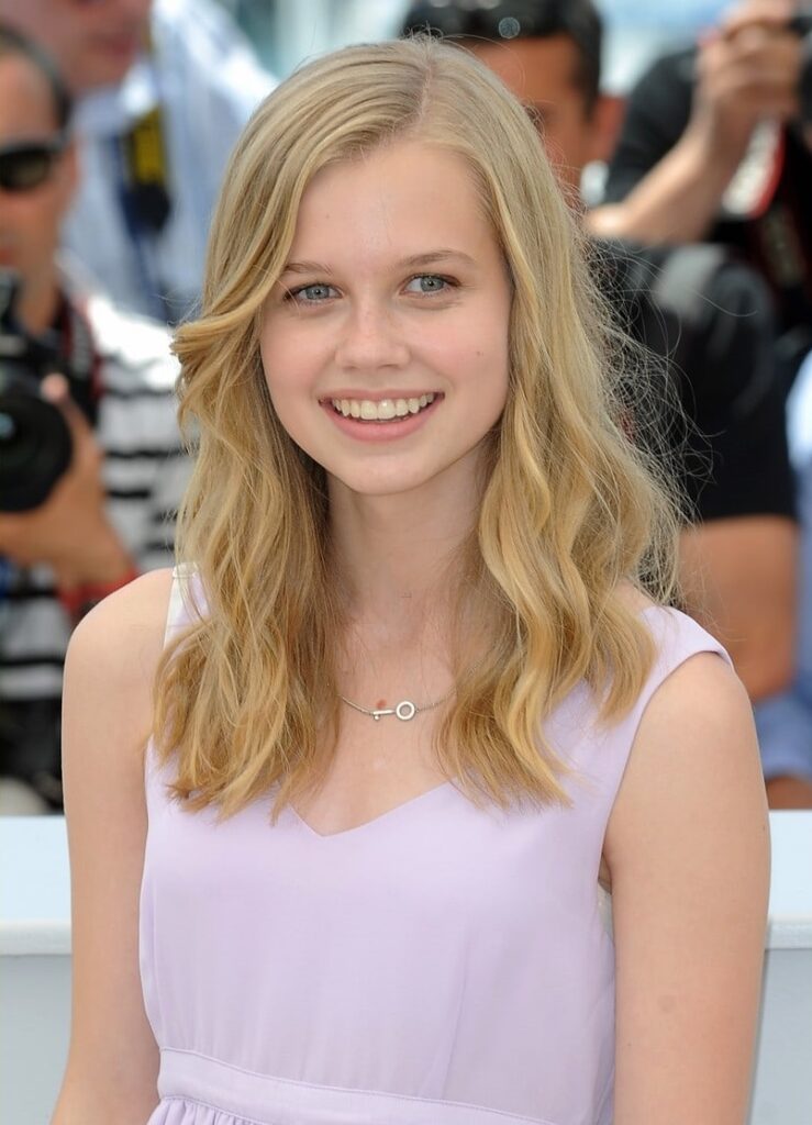 Angourie Rice Feet Wallpapers