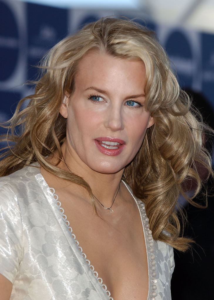 Daryl Hannah Jeans Pictures
