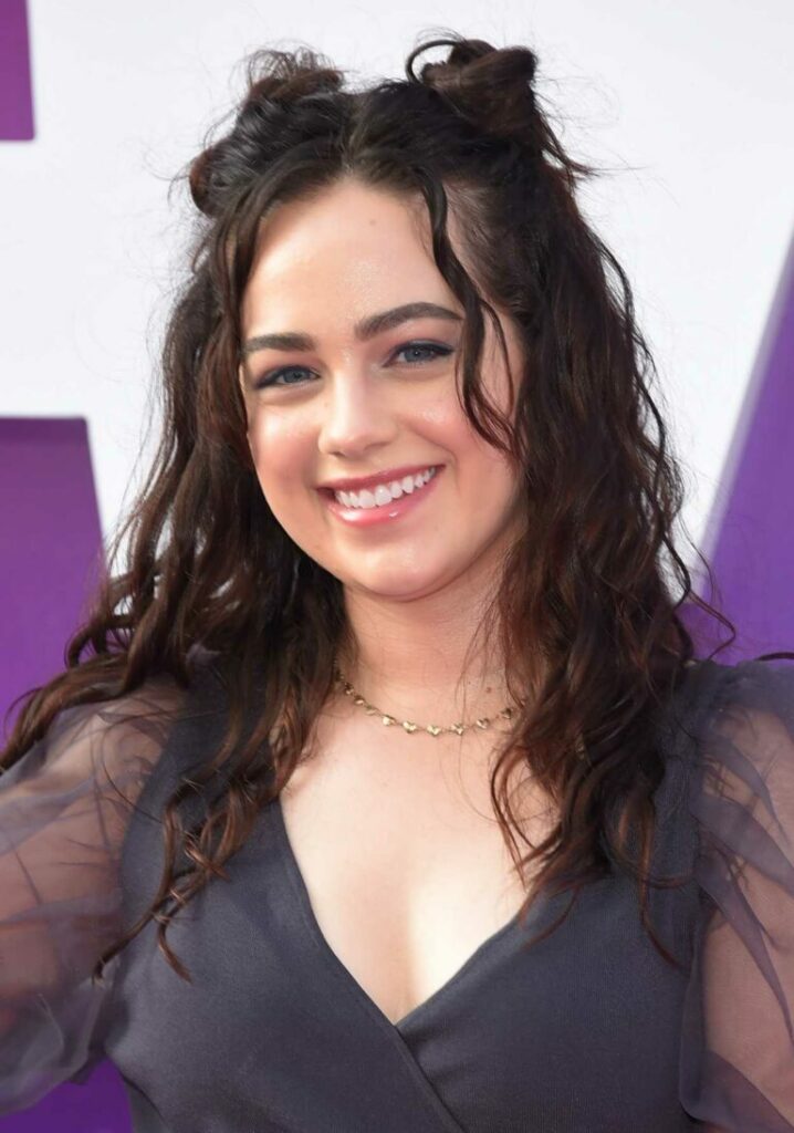 Mary Mouser Pics
